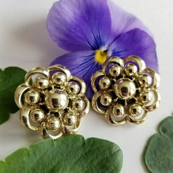 Vintage Jewelry - Relisted - Vintage gold bubbles clip back earrings pale dome